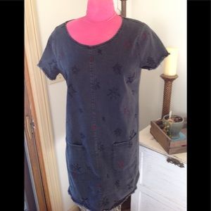 🌸💕New w/o tags embroidered black denim shift dress